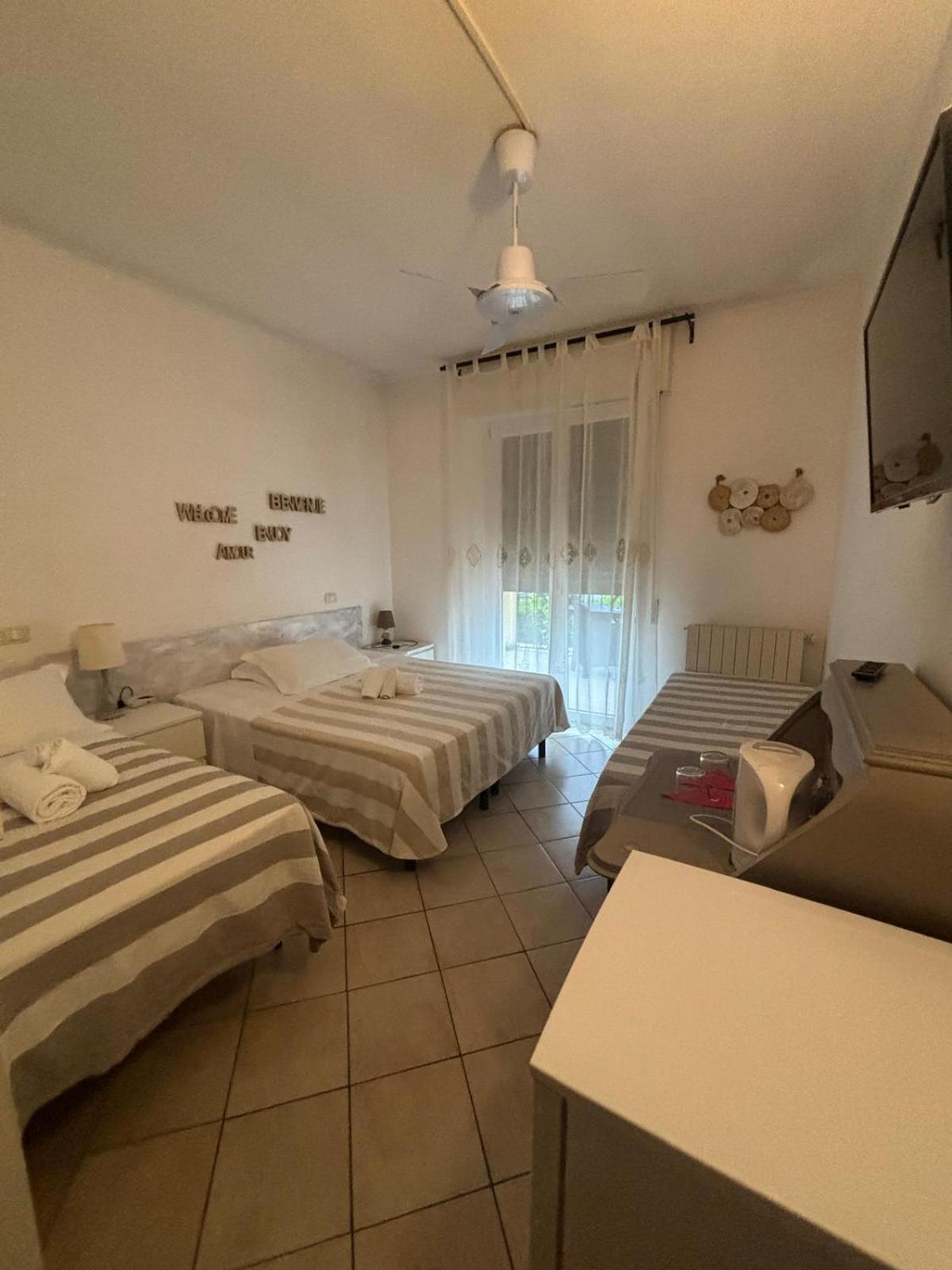 Casa Versilia Hotel Marina di Massa Kültér fotó